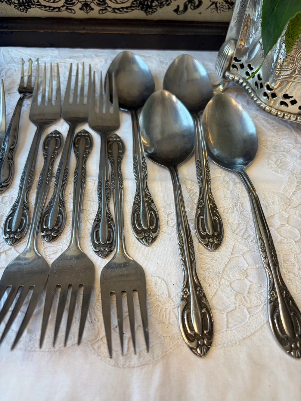 Vintage National Korea NST9 Stainless floral flatware 16 piece set